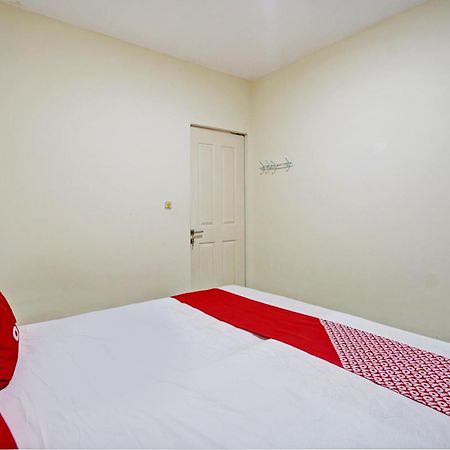 Oyo 93112 Garden Homestay 3 Merlion Surabaya Bagian luar foto