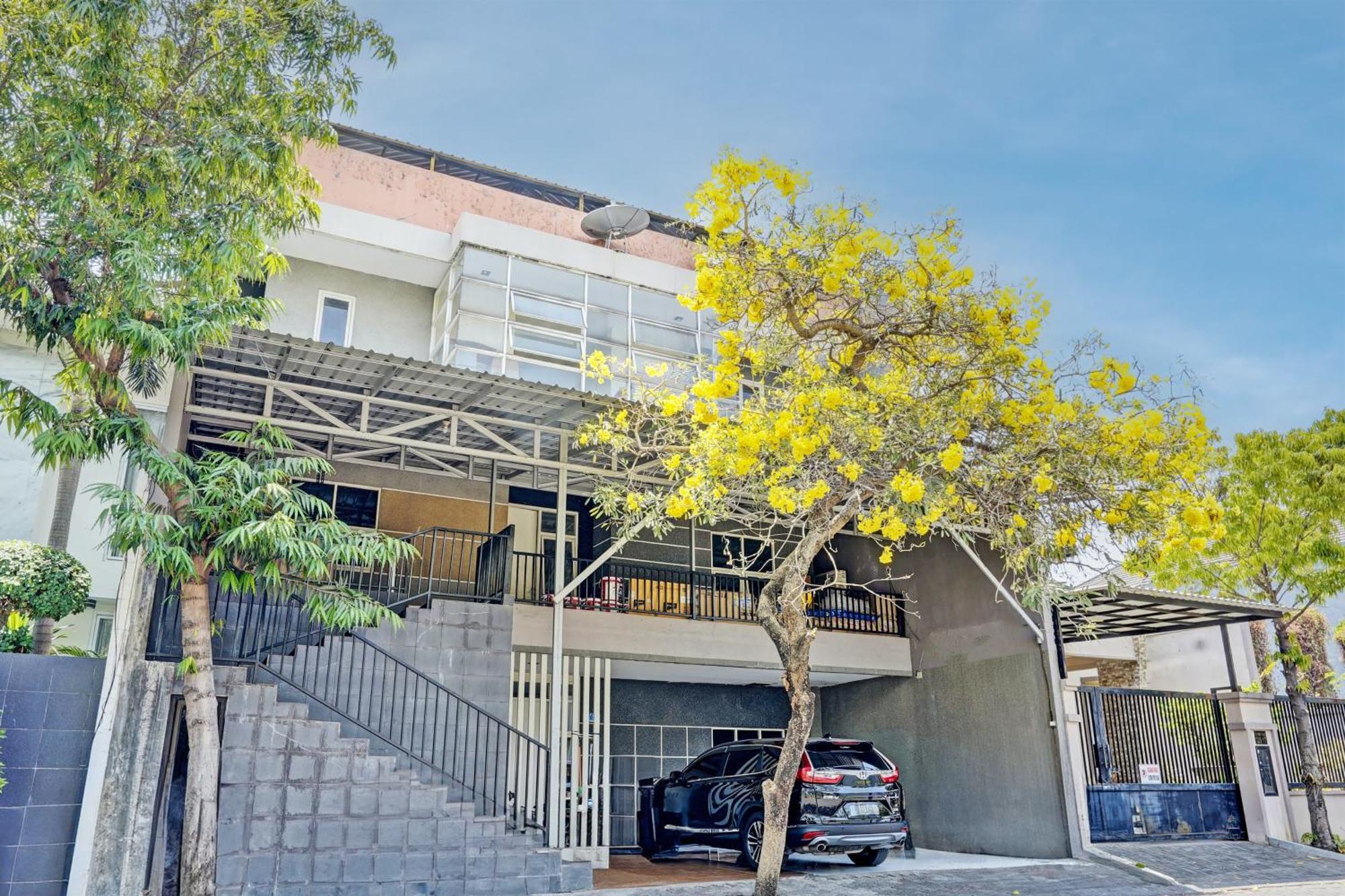 Oyo 93112 Garden Homestay 3 Merlion Surabaya Bagian luar foto