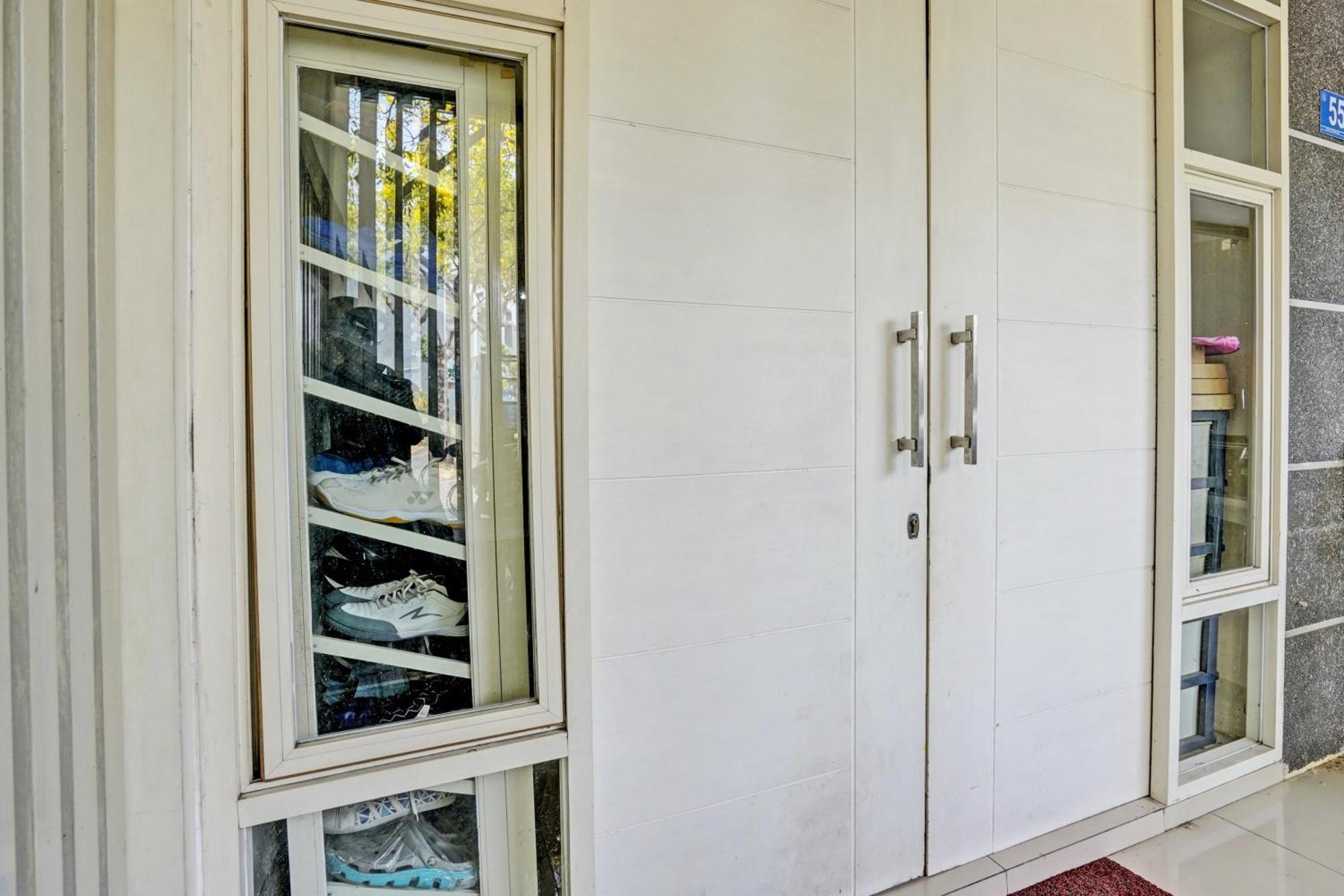 Oyo 93112 Garden Homestay 3 Merlion Surabaya Bagian luar foto