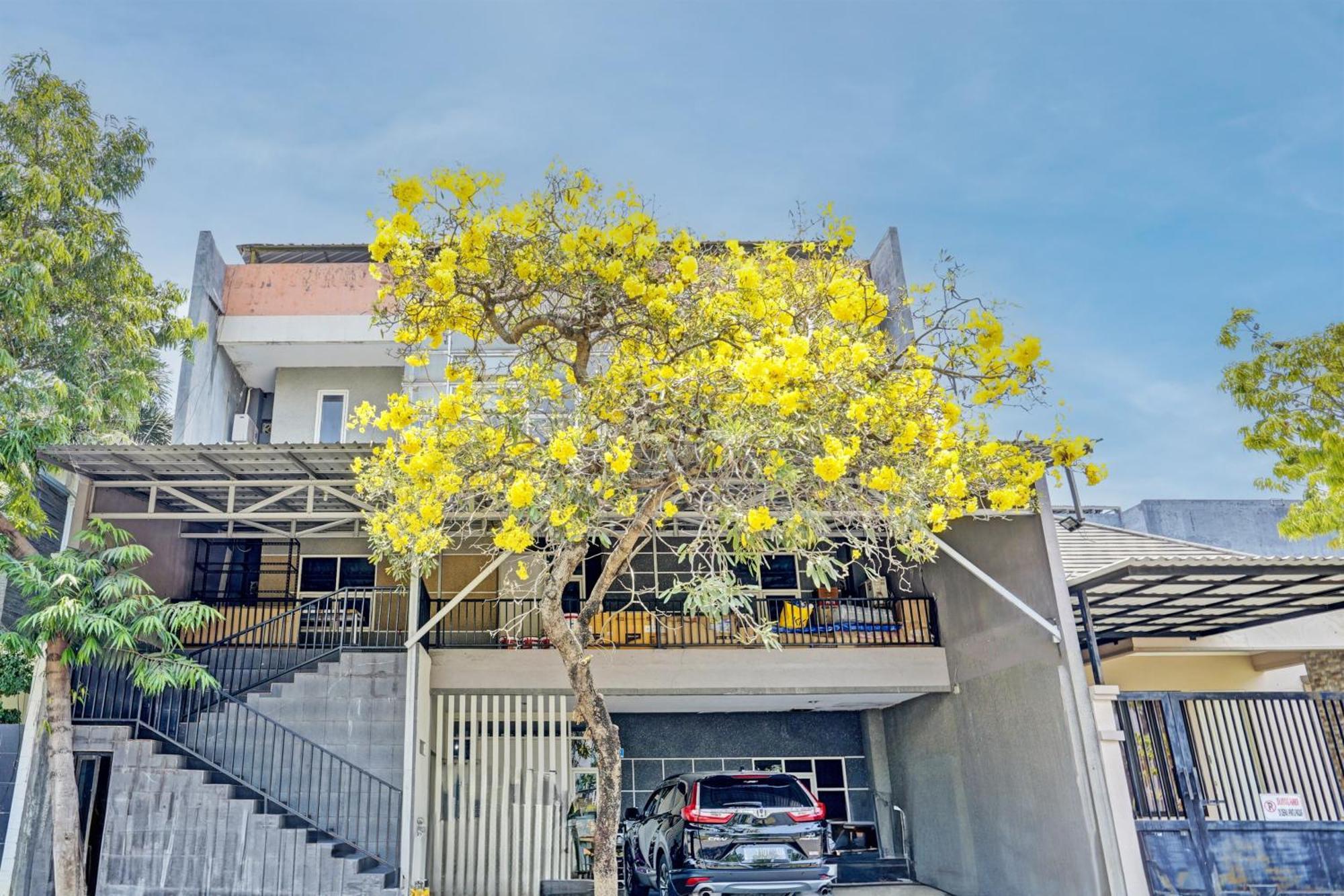 Oyo 93112 Garden Homestay 3 Merlion Surabaya Bagian luar foto