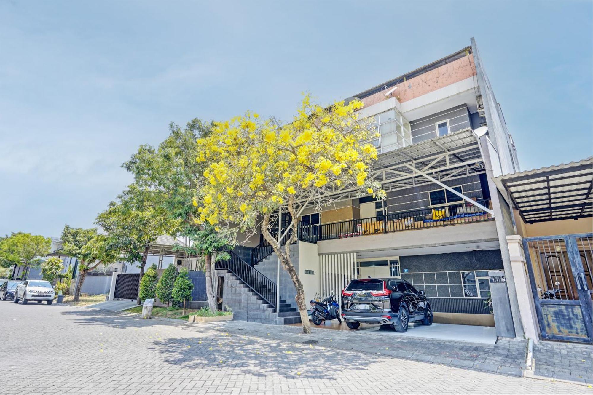 Oyo 93112 Garden Homestay 3 Merlion Surabaya Bagian luar foto