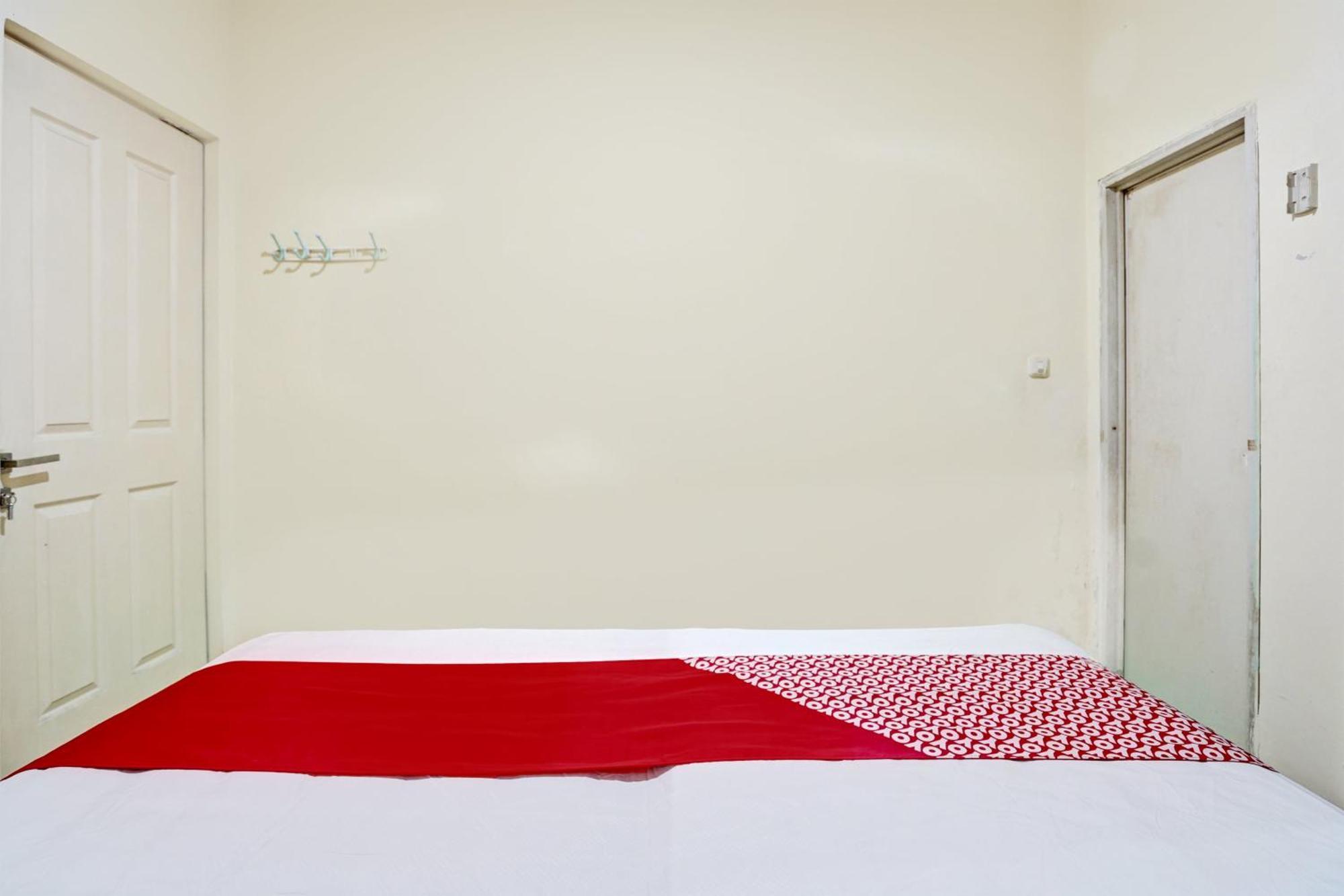 Oyo 93112 Garden Homestay 3 Merlion Surabaya Bagian luar foto